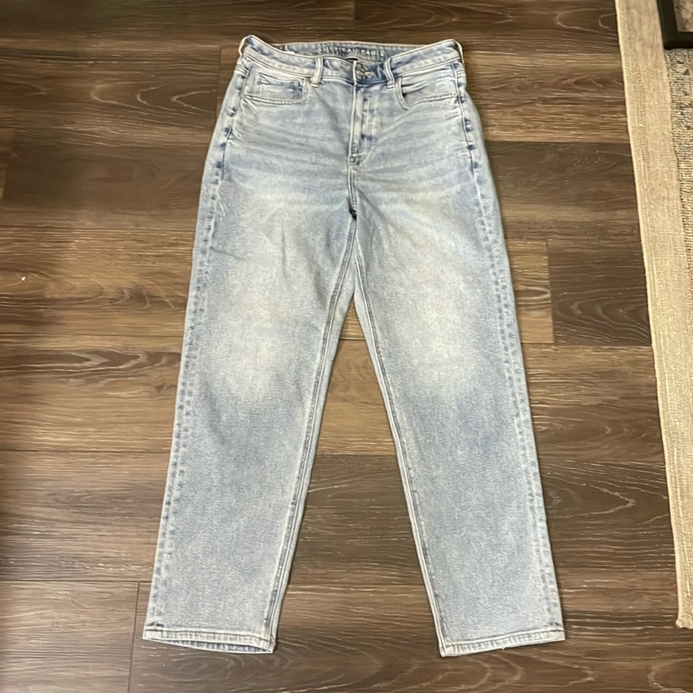 American Eagle Stretch Light Wash Straight Mom Jeans size 8